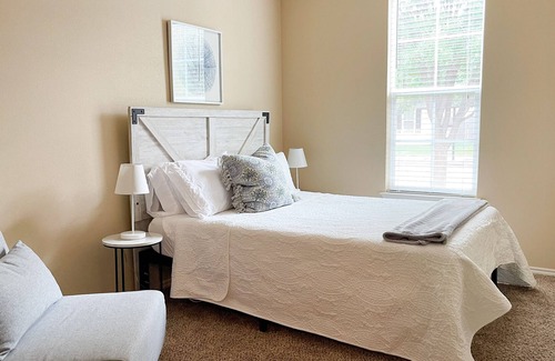 North Overton House | Walk to Texas Tech! 3BDR with a King, Fast Wifi