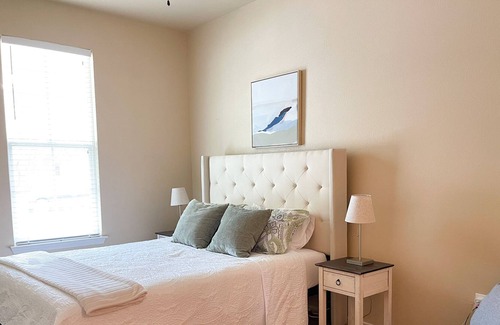 North Overton House | Walk to Texas Tech! 3BDR with a King, Fast Wifi