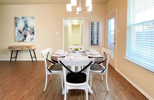 North Overton House | Walk to Texas Tech! 3BDR with a King, Fast Wifi