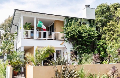 Tree Section House | Walk To The Beach Or Downtown Manhattan Beach From This Beauty!