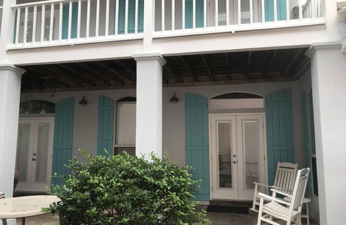 Fort Walton Beach - Destin House | WALK to the BEACH! 5 bd. 3.5 bath by main pool.