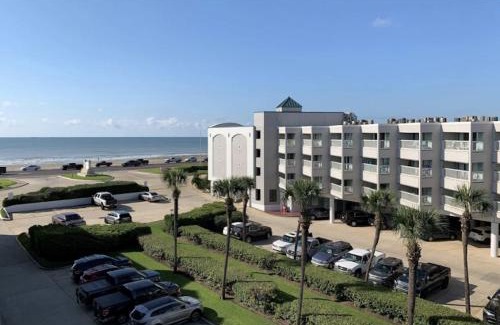 Galveston Apartment | Walk to the beach