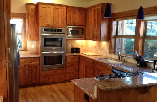 River West House | Walk to the river, Old Mill, 10 Barrel and more!