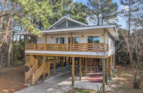 Colington House | Walk to the Sound Near Boat Ramp