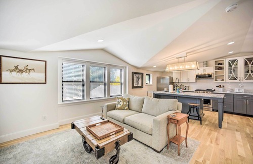 Castle Rock Cottage | Walk to Town - Castle Rock Cottage!