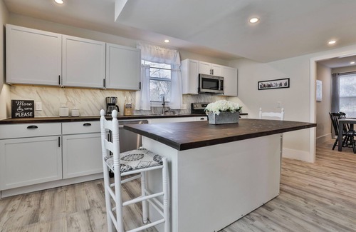 Salem House | Walk to Tuscan Village | Modern 3bd Farmhouse