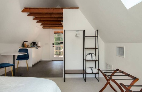 Gainesville House | Walk to UF! Historic King Bed Loft w/Private Deck