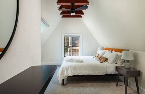 Gainesville House | Walk to UF! Historic King Bed Loft w/Private Deck