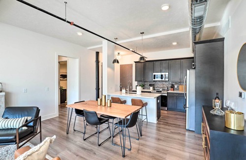 Downtown Lincoln Condo | Walk to UNL Campus: Dtwn Lincoln Loft Apt!