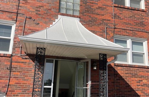 Joslyn Castle Apartment | Walk to UNMC, Free Parking, Cozy Escape