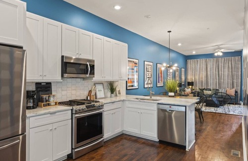 Hillsboro West End Apartment | Walk to Vanderbilt & Belmont with Garage & Rooftop Deck