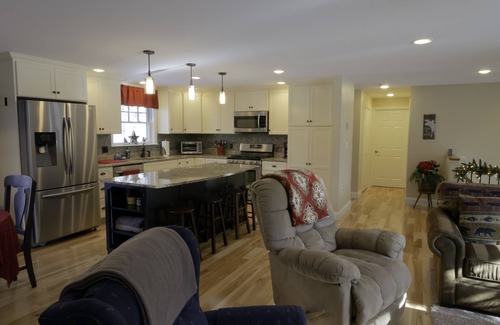 North Conway House | WALK TO VILLAGE/DINING/SHOPPING/MINUTES TO SKIING/OWNER OPERATED/CLEAN