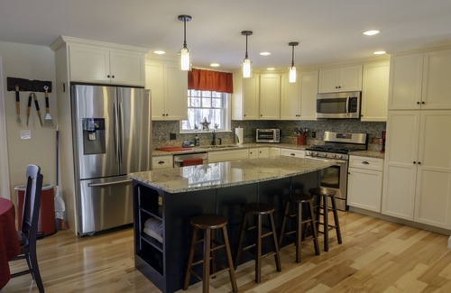North Conway House | WALK TO VILLAGE/DINING/SHOPPING/MINUTES TO SKIING/OWNER OPERATED/CLEAN