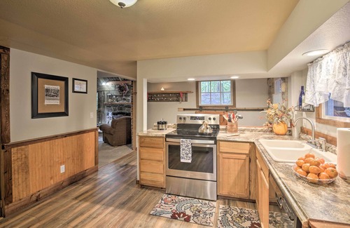 Mount Hood Village Cottage | Walk to Zigzag River: ‘The Sundance’ Cottage