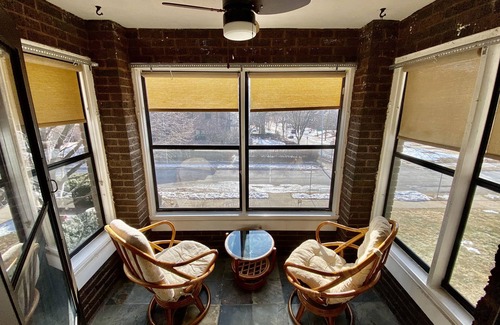 Joslyn Castle Condo | Walkable 2br condo in quiet historic neighborhood
