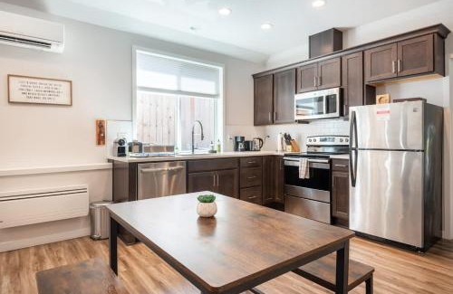 Vernon House | Walkable Apt Next to Restaurants, Bars, and Shops!