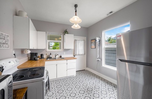 Hilltop Apartment | Walkable Neighborhood. King Bed. Central AC. Pet Friendly