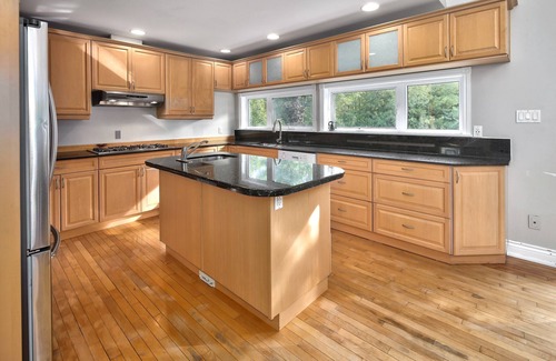 The Blue Mountains Ski Chalet | Walkable retreat at Blue Mountain w/hot tub/sauna/pool table/chef's kitchen
