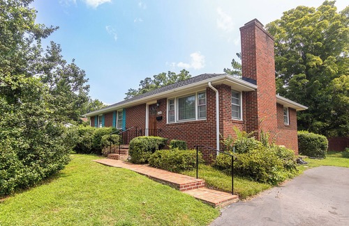 Fry's Spring House | Walkable to UVA, and Fontaine Research park, Newly Renovated Home.