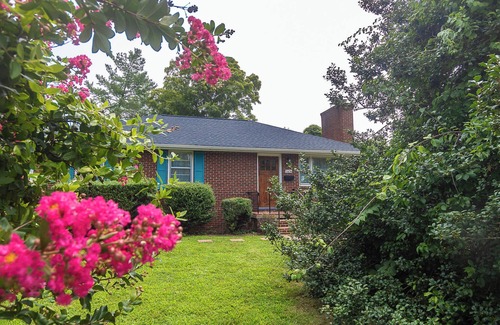 Fry's Spring House | Walkable to UVA, and Fontaine Research park, Newly Renovated Home.