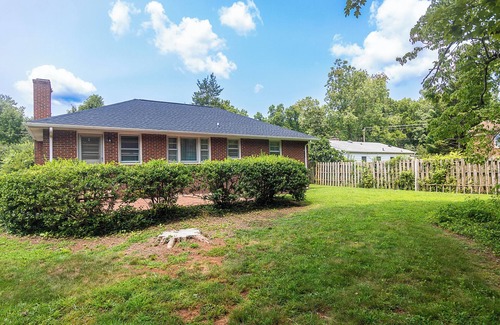 Fry's Spring House | Walkable to UVA, and Fontaine Research park, Newly Renovated Home.