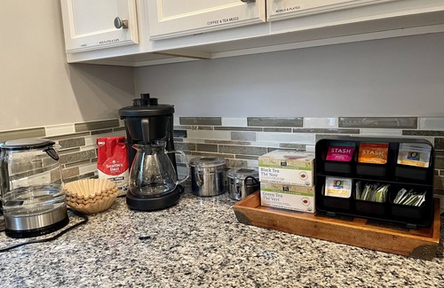 Santa Barbara House | Walkable wine, beaches, restaurants, downtown nights, and dolphin mornings