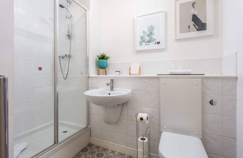 Kilmarnock Apartment | Walker Suite No82 - Donnini Apartments