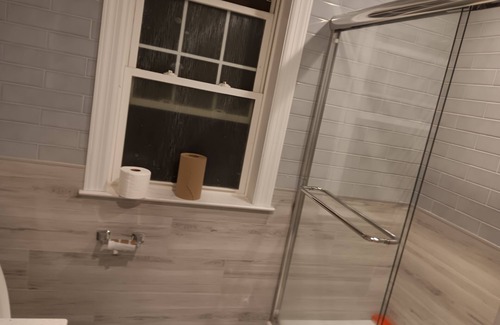 Plainedge House | Walking distance Golf Course 4-bedroom house with Living Dining and Family Room