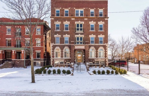Midtown Apartment | ~Walking distance Midtown/DMC~ Long stays welcome!