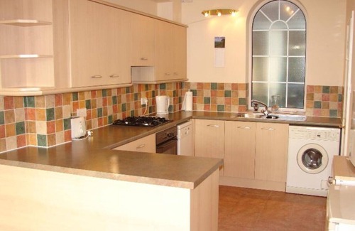 Roundham Apartment | Walking distance to Goodrington and Paignton beach, bars, restaurants and shops.