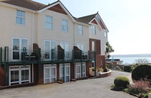 Roundham Apartment | Walking distance to Goodrington and Paignton beach, bars, restaurants and shops.