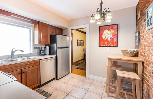 West Plaza House | Walking distance to Country Club Plaza Entertainment District