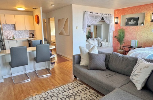 Regional District of Nanaimo Bed & Breakfast | Walkout oceanfront 1 BD duplex cabin w hot tub