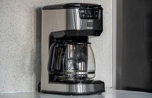 Northwest Calgary Apartment | Walkout Suite in Nolan Hill 2BR Shopping & AC