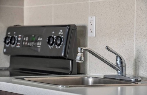 Northwest Calgary Apartment | Walkout Suite in Nolan Hill 2BR Shopping & AC