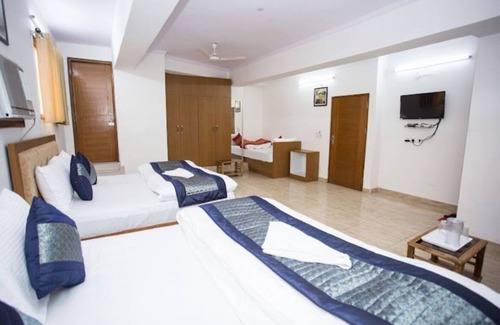 Dariyaganj Hotel | Wall Street by Rivlet