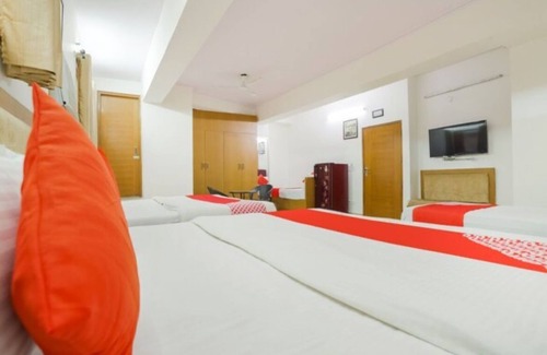 Dariyaganj Hotel | Wall Street by Rivlet
