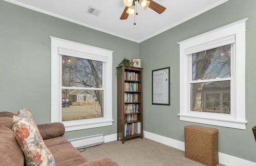 Windsor House | Walnut Cottage - Cozy & Spacious 2bd/1ba Updated Classic 1930s Home