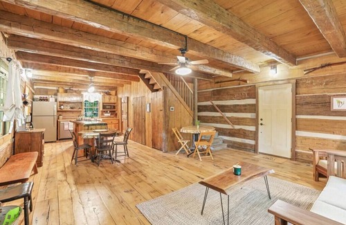Glenford Cabin | Walnut Lodge Cabin Hideaway on 16 Secluded Acres