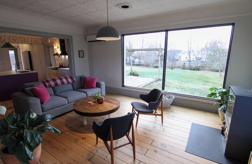 Consecon House | Walnut Manor: 3-bedroom house in fantastic Prince Edward with WiFi, AC