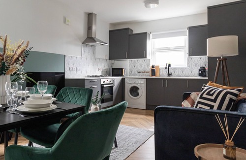 Hoe Street House | Walthamstow Gem: 3BR Urban Haven