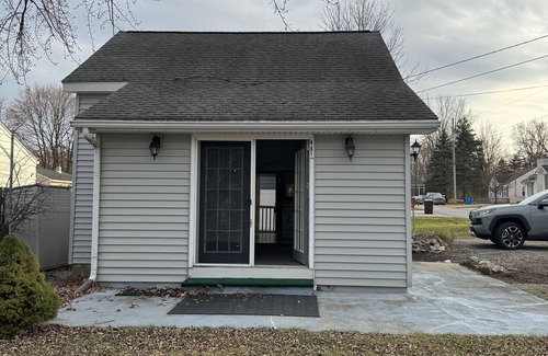 Brooklyn Cottage | Wamplers Lake in the desirable Irish Hills. CLEAN 2 bedrooms one bath.
