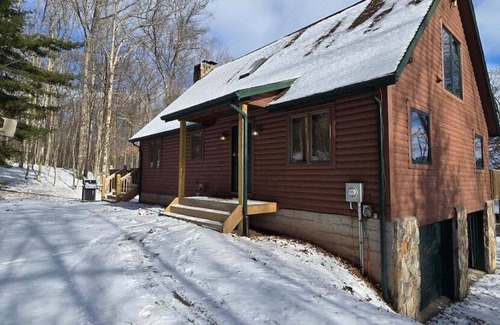 Paradise Point House | Wandering Woods- Dog-friendly 3 bedroom home with lake access and hot tub!
