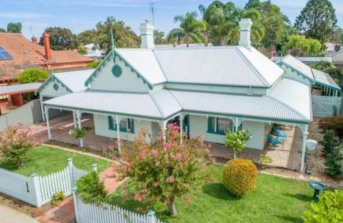 Echuca House | Wandew - Echuca Holiday Homes