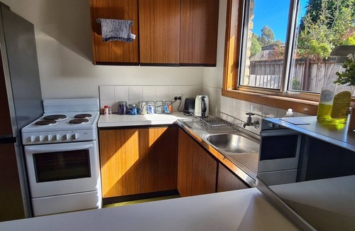 Waratah Apartment | Waratah Waterfall Retreat, Free Pay T.V. In Two rooms WiFi Central To Waterfall