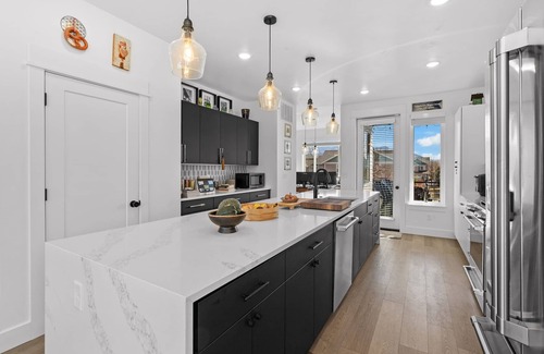 Bozeman House | Warblers Nest - Bright and Spacious Holiday Home