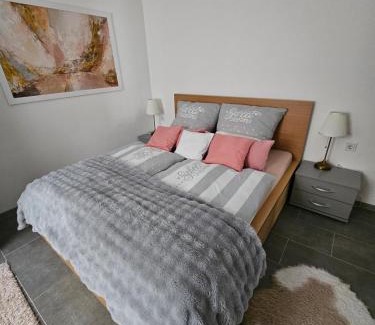 Warburg Apartment | Warburg, FeWo "Sweet Home" 2,5 Zi- EG-separater Eingang - Parkplatz - Terasse- komfortabel,renoviert