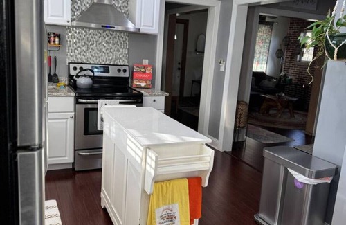 Manassas House | Warm, comfy 3 Bd/2ba w/private fenced yard