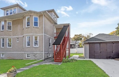 Westfield Apartment | Warm & Cozy Loft. Yard/Parking/Wine
