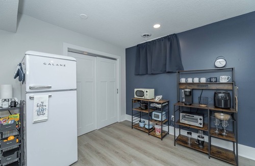 Kutzky Park Apartment | Warm Nest Inn - Newly remodeled spacious studio - across street from St Mary's